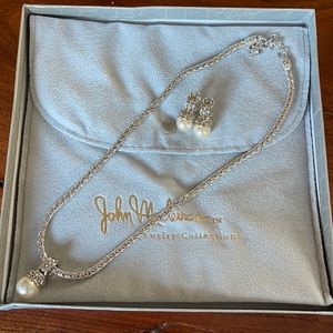 John Medeiros fine jewelry pearl necklace & earrings set.